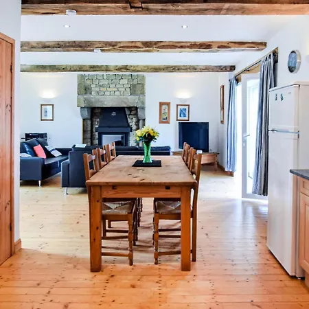 3 Bedroom Awesome Home In Vire Normandie *