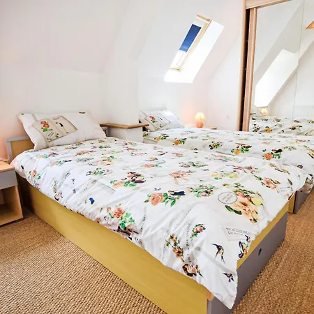 3 Bedroom Awesome Home In Vire Normandie * Saint-Martin-de-Tallevende