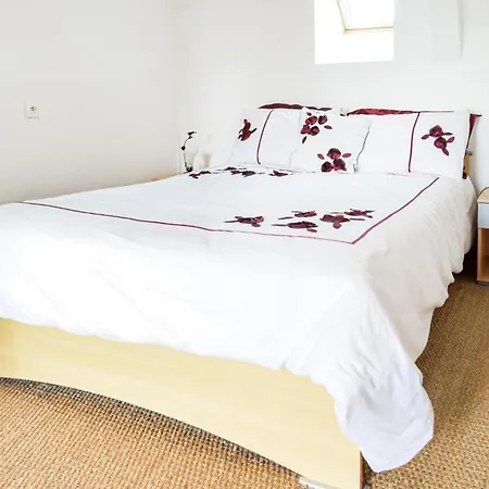 3 Bedroom Awesome Home In Vire Normandie * Saint-Martin-de-Tallevende