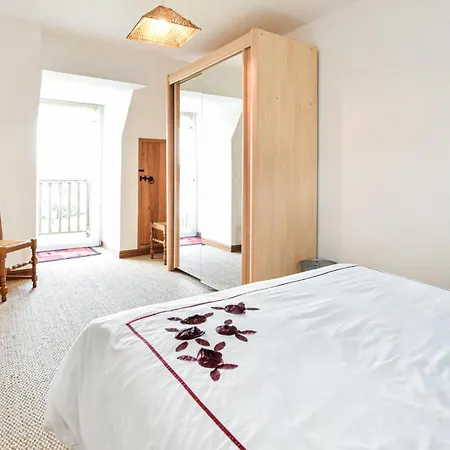 Сasa de vacaciones Lovely In Vire Normandie With Wifi *