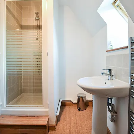 3 Bedroom Awesome Home In Vire Normandie Hébergement de vacances Saint-Martin-de-Tallevende