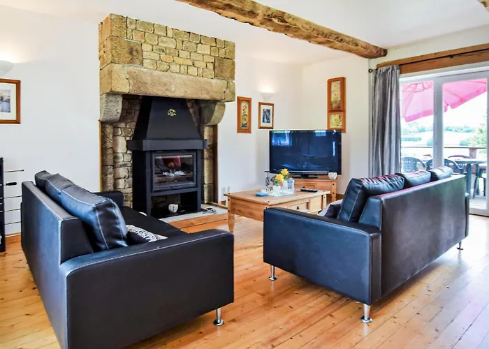 Lovely In Vire Normandie With Wifi 펜션 *