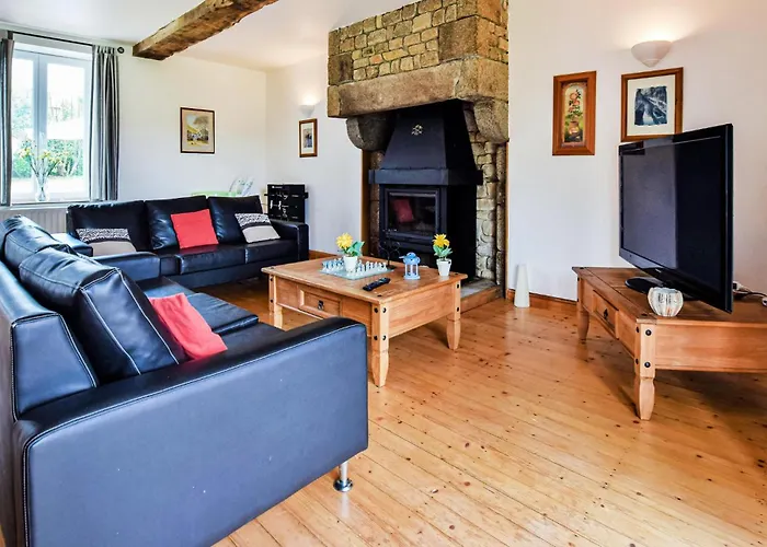 Lovely In Vire Normandie With Wifi 펜션