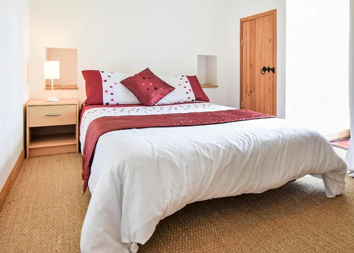 Lovely In Vire Normandie With Wifi 펜션 Saint-Martin-de-Tallevende