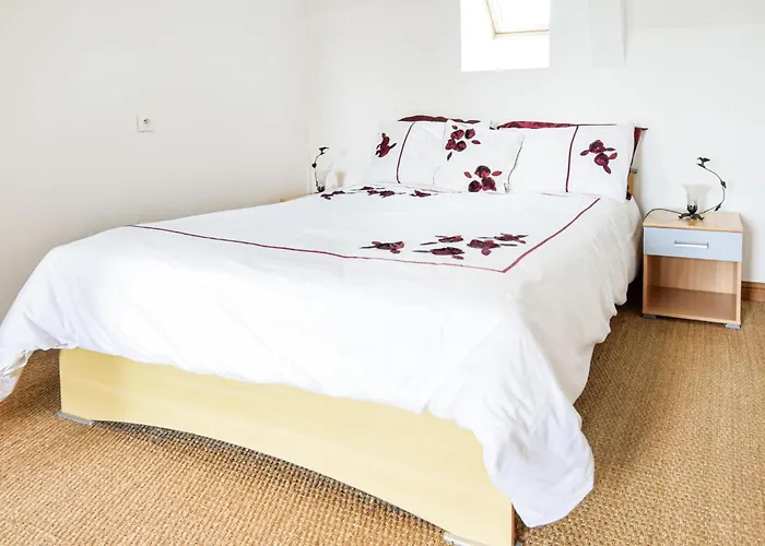 Lovely In Vire Normandie With Wifi * Saint-Martin-de-Tallevende