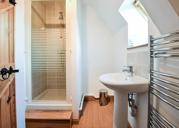 Lovely In Vire Normandie With Wifi 펜션 Saint-Martin-de-Tallevende