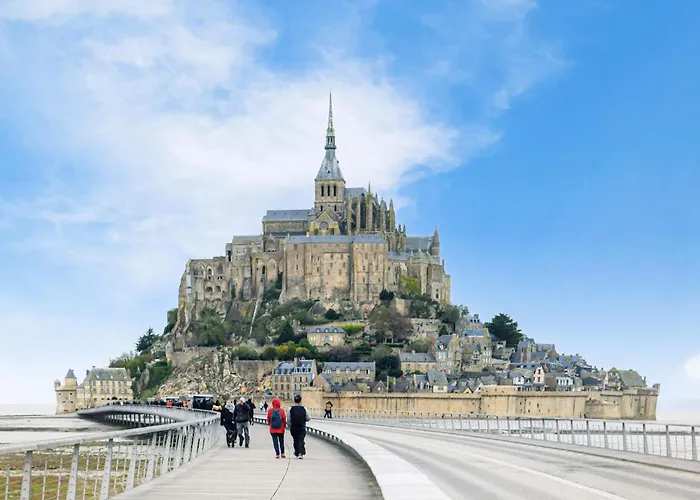 Lovely In Vire Normandie With Wifi 펜션